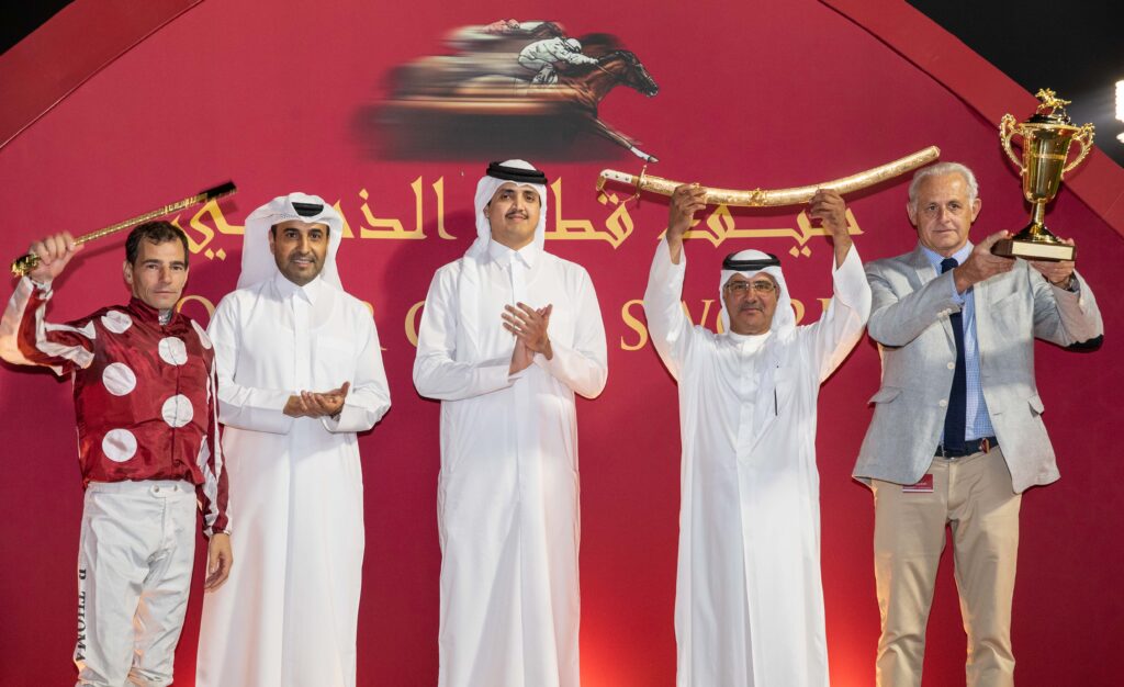 الشيخ ثاني بن حمد يتوج الفائزين بسباق سيف قطر الذهبي